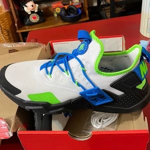 Nike Air Huarache Scream Green size 11.5